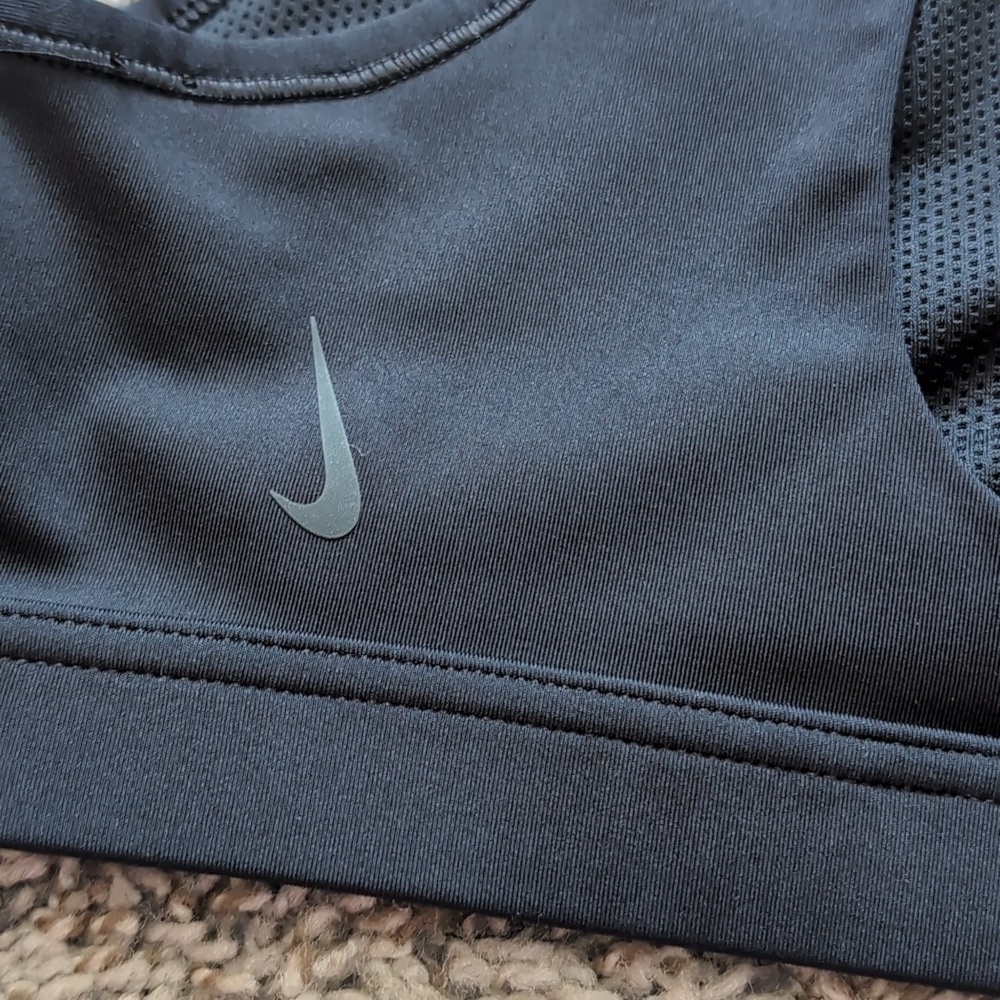 Nike Women's Sports Bra - Picture 3 of 5